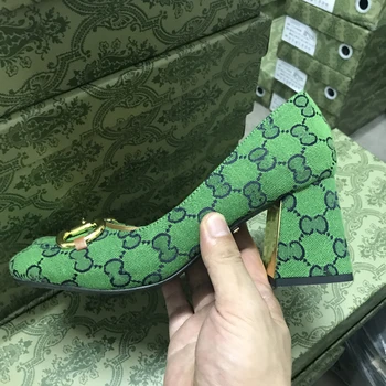 Prabangos Prekės Summer Khaki Sandalai Moterims 2021 Naujų Siurblių Aikštėje Mulų batų Dizaineris Aukštakulnius Žalia Laišką Modelis Mary Jane Bateliai