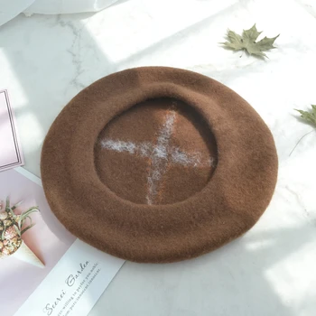 Rankinis vilnos veltinio kepurę Super iš gražių kūrybinių mados skrybėlę mergina rudenį ir žiemą